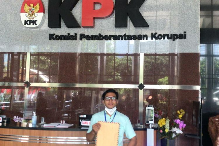 Laporkan Rektor Ke KPK Laporkan Rektor Ke KPK