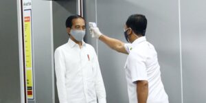 Jokowi siap di vaksin duluan Jokowi siap di vaksin