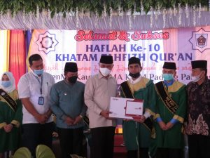 Hfiz Penyerahan Sertifikat Kelulusan Hafiz Qur'an Oleh Gubernur Sumatera Barat