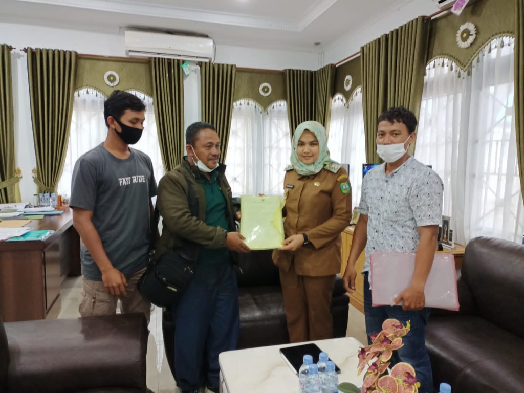 Warga Eks Transimigrasi Warga Eks Transimigrasi