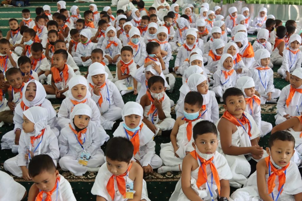 Ket Fhoto : anak usia dini saat mengikuti bimbingan manasik haji di mesjid Agung Nur Ala Nur
