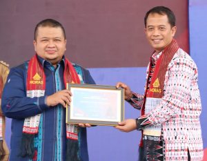 Tapsel meraih penghargaan