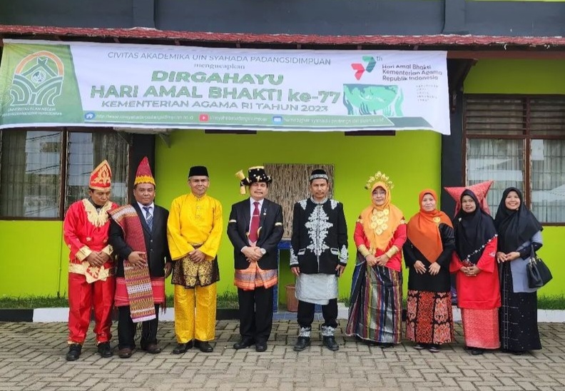 Terima Penghargaan Di HAB Kemenag
