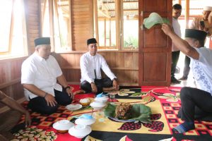 Dicintai Masyarakat Bupati Dolly