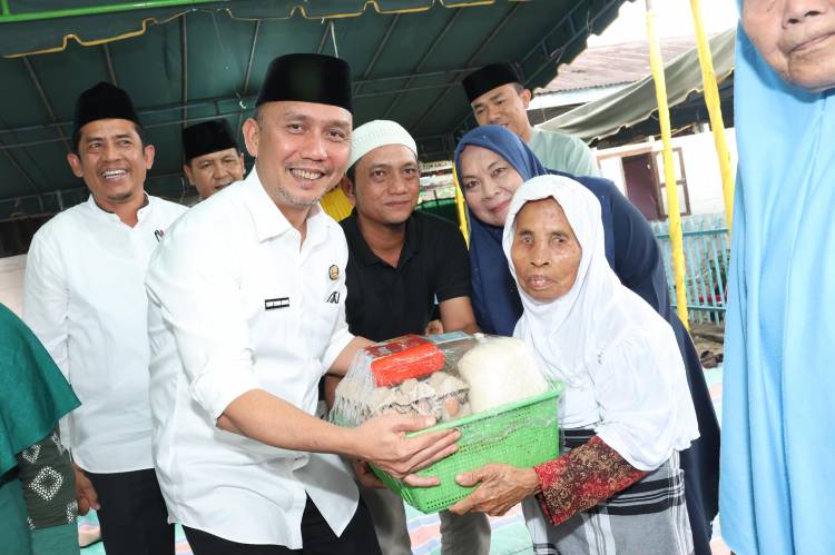 749_Ramadan-ke-9-Bupati-Tapsel-Bagikan-Bantuan-ke-Masyarakat-Tantom-Angkola